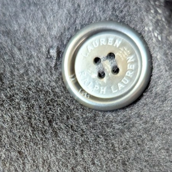 Elegant Black Coat with Faux Fur Collar - Picture 9 of 10